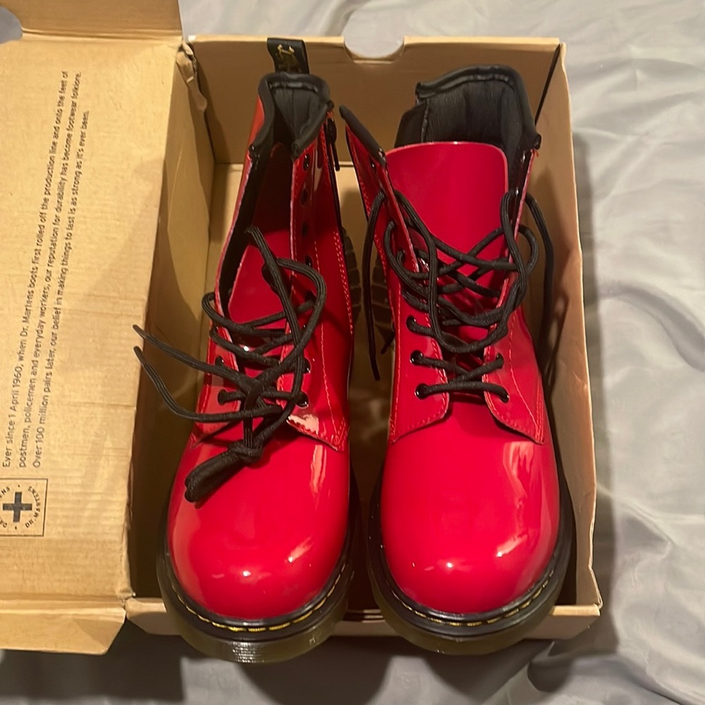 Red Patent leather Dr. Martens boots brand new big kids size 6. 1460 Y